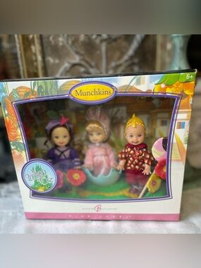 Munchkins Wizard of Oz dolls new